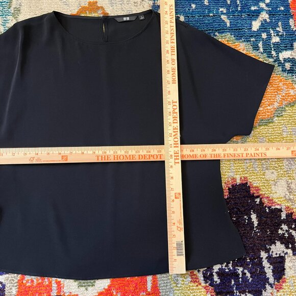 Set of 2 Uniqlo Drape Dolman Short-Sleeve Blouses, Black and Green, size Small - Picture 9 of 16